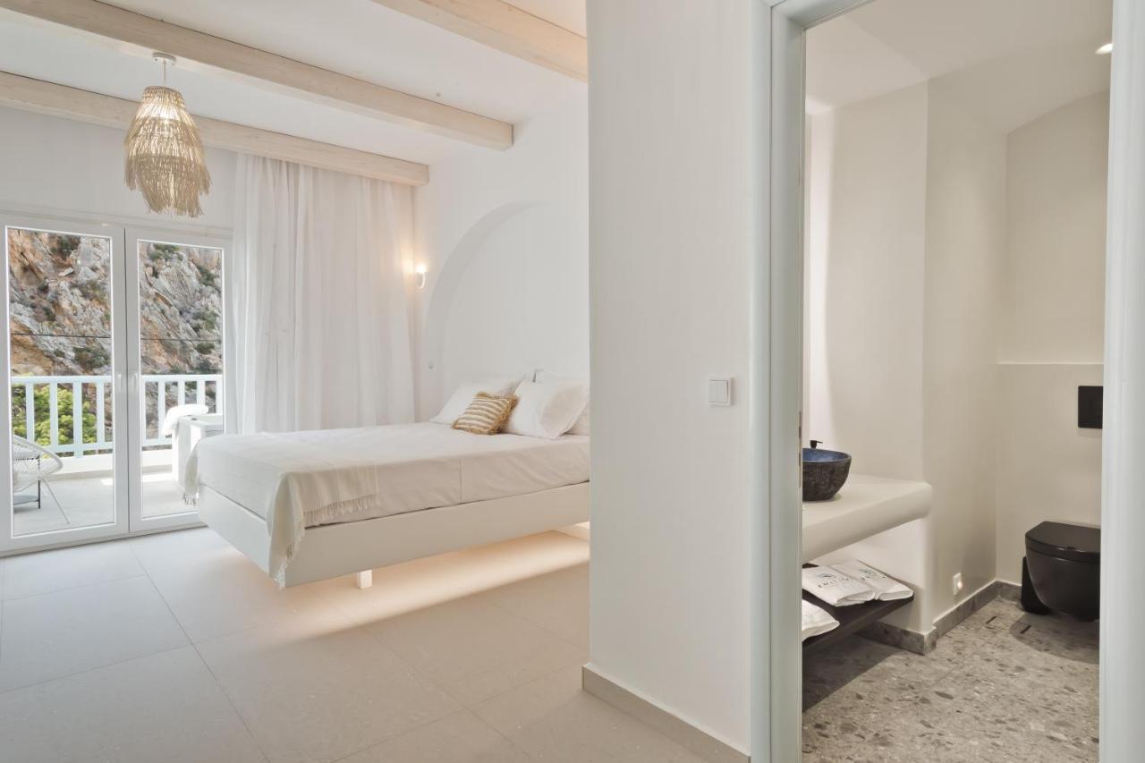 Enilion Luxury Suites Kyra Panagia Eksteriør billede