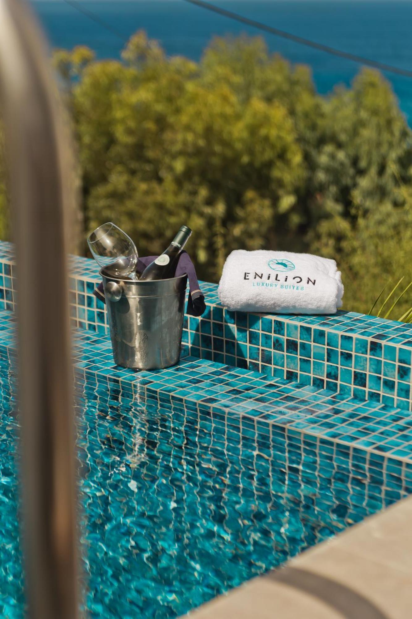 Enilion Luxury Suites Kyra Panagia Eksteriør billede