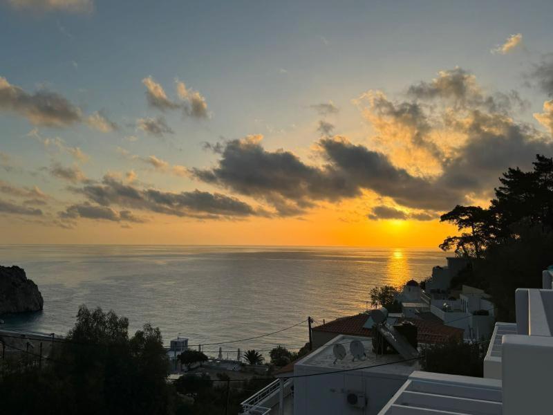 Enilion Luxury Suites Kyra Panagia Eksteriør billede