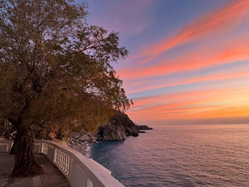 Enilion Luxury Suites Kyra Panagia Eksteriør billede