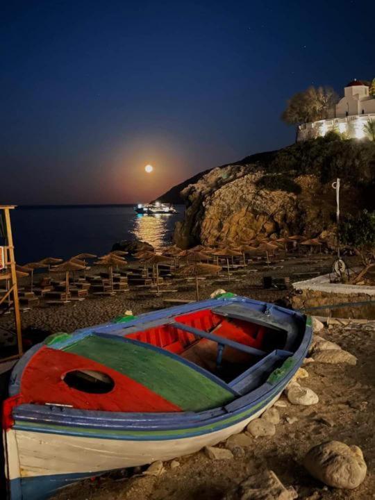 Enilion Luxury Suites Kyra Panagia Eksteriør billede